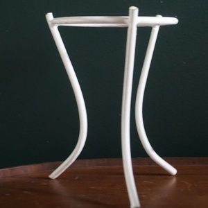 Vintage Accents - vtg white metal hairpin leg plant stand Vintage Accents - vtg white metal hairpin leg plant stand